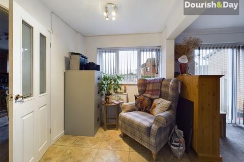 3 bedroom semi-detached house for sale, St. Pauls Close, Wolverhampton WV9