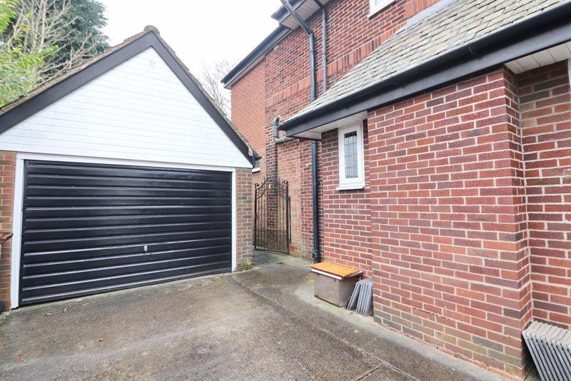 Detached Garage