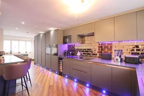 10 Yarn Close, Worsley, Manchester, M28 3UG