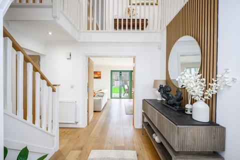 13 The Oaks, Llangattock, Crickhowell, NP8 1QA