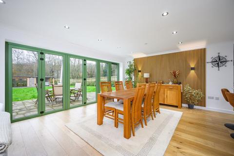 13 The Oaks, Llangattock, Crickhowell, NP8 1QA