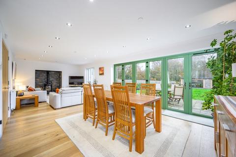 13 The Oaks, Llangattock, Crickhowell, NP8 1QA
