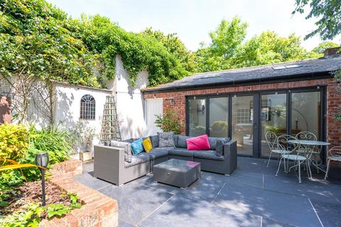 9 Bartholomew Terrace, Exeter, EX4 3BW