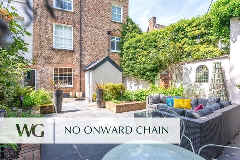4 bedroom terraced house for sale