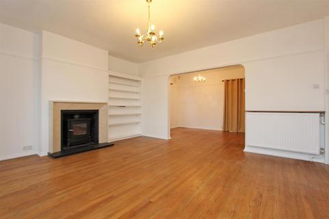 4 bedroom detached house to rent, Brighton Road, Banstead