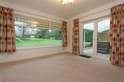 4 bedroom detached house to rent, Brighton Road, Banstead