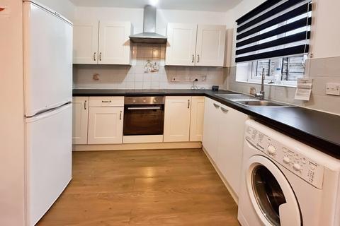 2 bedroom terraced house to rent, Greton Close, Longsight, M13