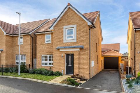 4 bedroom detached house for sale, Belpaire Close, Henlow SG16