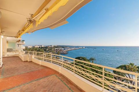 4 bedroom flat, Cannes, 06400, France