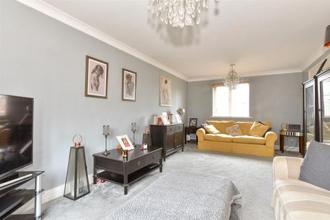 4 bedroom terraced house for sale, Baryntyne Crescent, Rochester, Kent