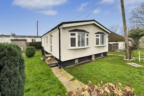 2 bedroom bungalow for sale, Court Farm Park, Warlingham, Surrey, CR6 9YA