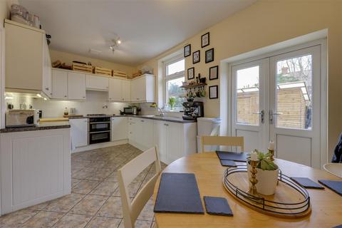 77 Booth Crescent, Waterfoot, Rossendale, BB4 9BU