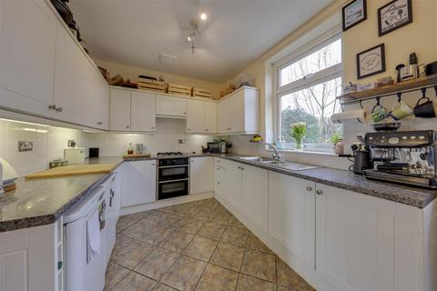 77 Booth Crescent, Waterfoot, Rossendale, BB4 9BU