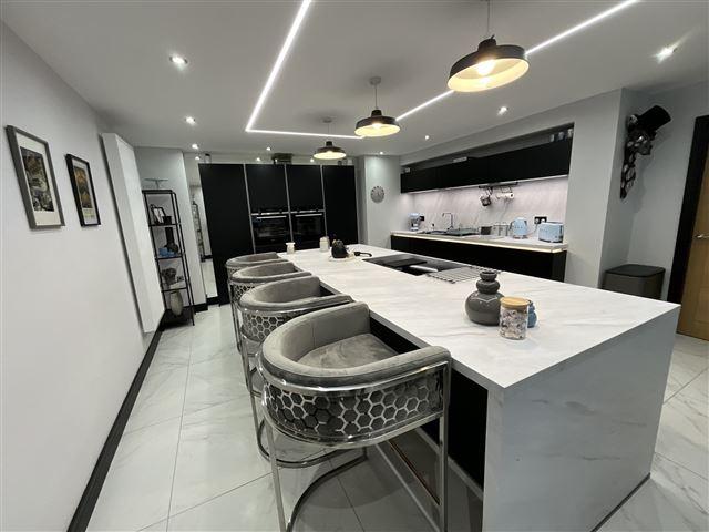 Kitchen/dining room.