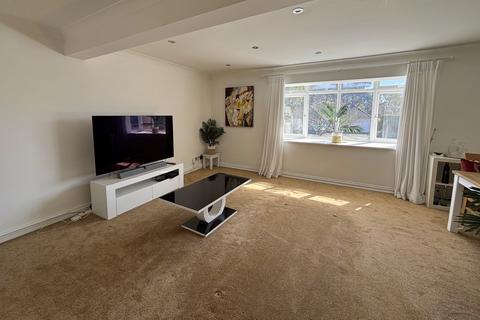 3 bedroom maisonette for sale, Feversham Avenue, Queens Park, Bournemouth BH8