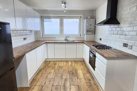 3 bedroom barn conversion to rent, Berwick Road, Silvertown, London, E16 3DS, UK