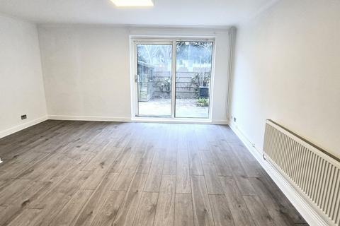 3 bedroom barn conversion to rent, Berwick Road, Silvertown, London, E16 3DS, UK