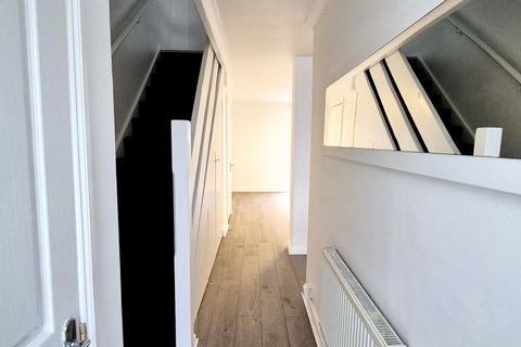 3 bedroom barn conversion to rent, Berwick Road, Silvertown, London, E16 3DS, UK