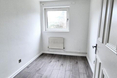 3 bedroom barn conversion to rent, Berwick Road, Silvertown, London, E16 3DS, UK