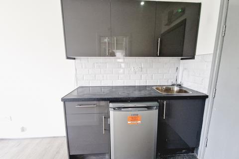 1 bedroom in a flat share to rent, Thorold Road, Ilford, London, IG1 4HE, UK