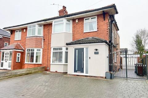 4 bedroom semi-detached house for sale, Brandlesholme Road, Greater Manchester BL8