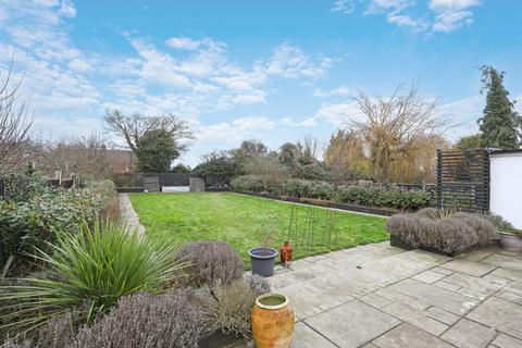 12 Hows Mead, North Weald, Epping, CM16 6HB