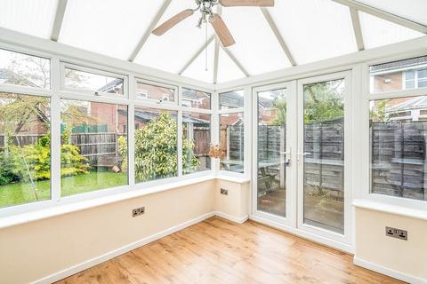 3 bedroom semi-detached house to rent, Doefield Avenue, Manchester M28