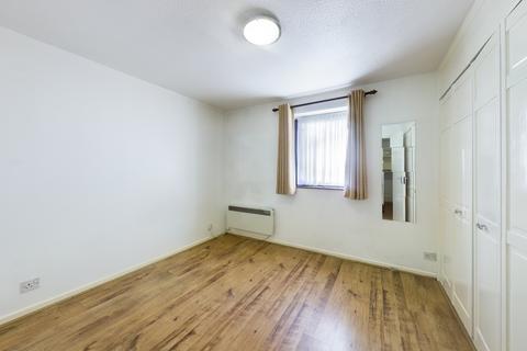 1 bedroom flat to rent, Rushdon Close, Romford RM1