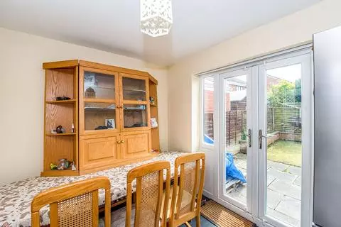 3 bedroom semi-detached house to rent – pohled 5