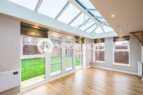 3 bedroom semi-detached house to rent, River View Drive, Greater Manchester M7