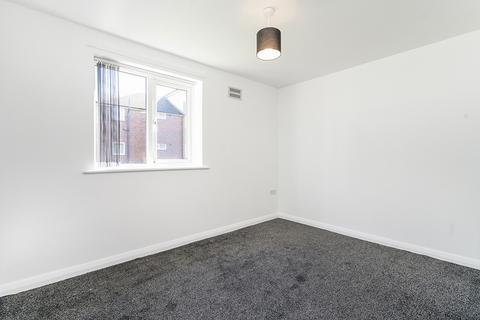 2 bedroom flat to rent, Worsley Road North, Manchester M28