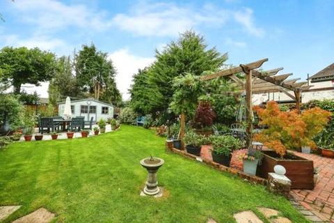 3 bedroom bungalow for sale, Cross Way, Hampshire PO9