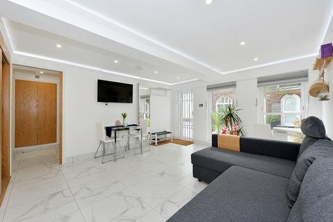 Studio to rent, Kinnerton Yard, Belgravia, SW1X