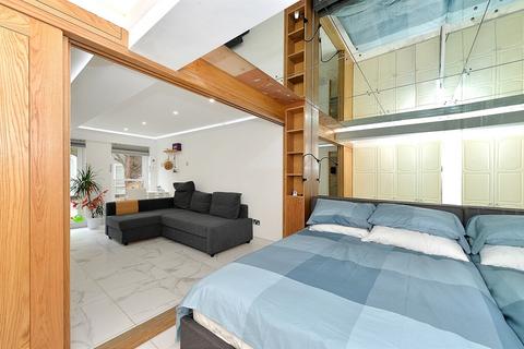 Studio to rent, Kinnerton Yard, Belgravia, SW1X