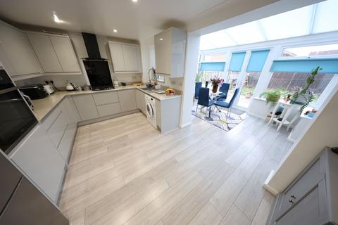 62 Camden Road, Chafford Hundred, Grays, RM16 6PY