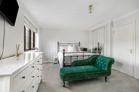 25a Rodney Close, New Malden, KT3 5AA