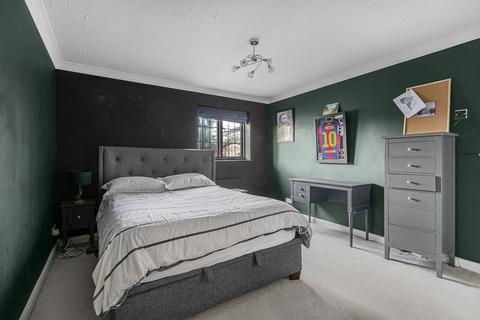 25a Rodney Close, New Malden, KT3 5AA