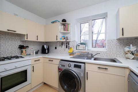 2 bedroom flat for sale, Sevenoaks Close, Sutton