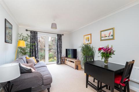 38 Sevenoaks Close, Sutton, SM2 6NL