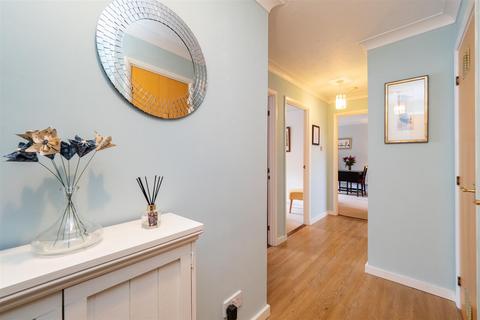 38 Sevenoaks Close, Sutton, SM2 6NL