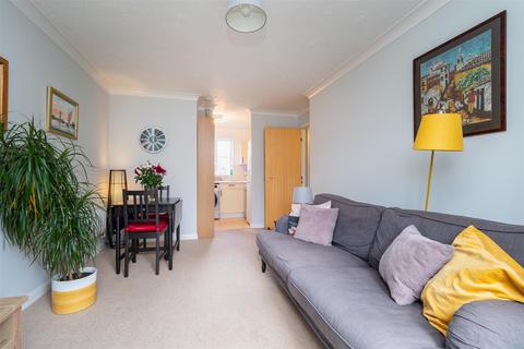 38 Sevenoaks Close, Sutton, SM2 6NL