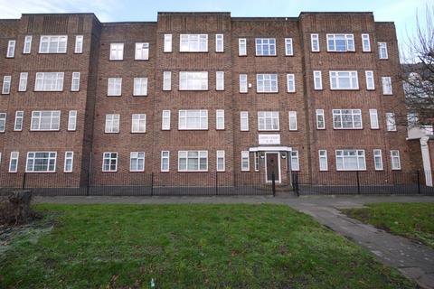 3 bedroom flat for sale, Geddy Court, Hare Hall Lane, Romford, RM2