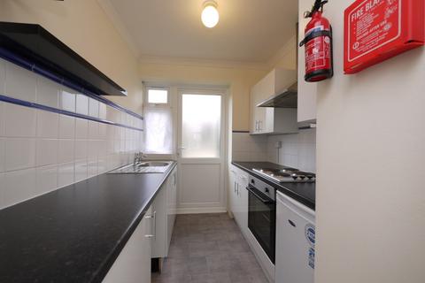 3 bedroom flat for sale, Geddy Court, Hare Hall Lane, Romford, RM2