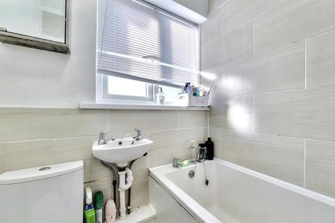 64 Beaumont Road, Nuneaton, CV11 5HF