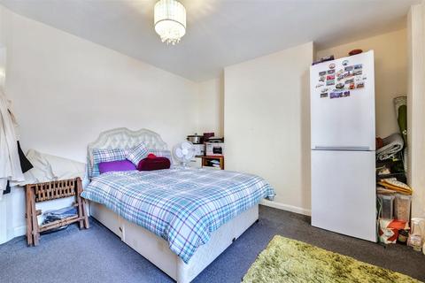 64 Beaumont Road, Nuneaton, CV11 5HF