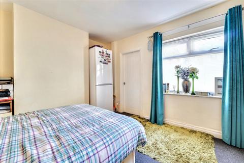 64 Beaumont Road, Nuneaton, CV11 5HF