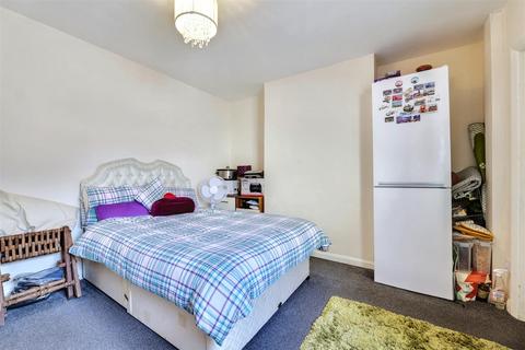 64 Beaumont Road, Nuneaton, CV11 5HF