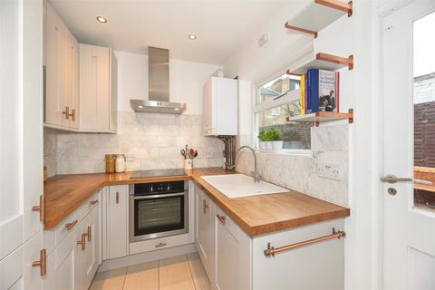 2 bedroom apartment for sale, Sudbourne Road, London, SW2