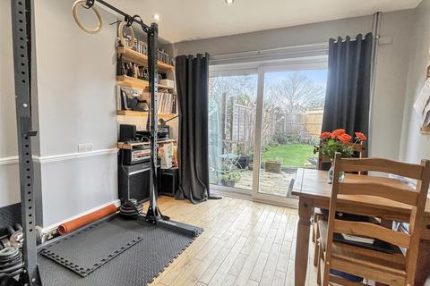118 Mayfield Drive, Caversham, Reading, RG4 5JT