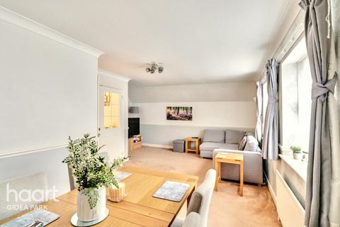 Flat 11, Raphael Court Pettits Lane, Romford, RM1 4SE